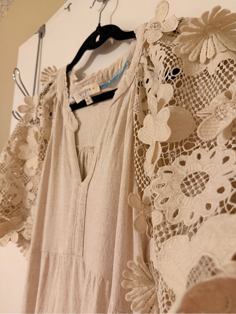 Umgee Cream Crochet Sleeve Tiered linen-blend Dress - Picture 4 of 6